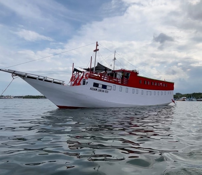 Adam Jaya 03 – Standard Komodo Cruise 4D3N